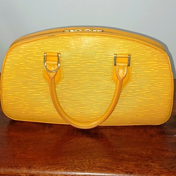 Louis Vuitton Yellow Epi Jasmine Vintage Handbag - Picture 4 of 11